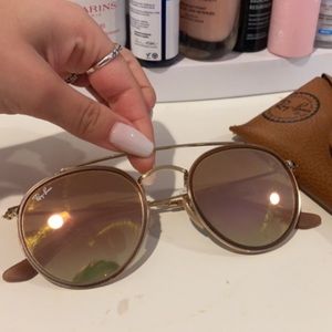 Rose gold ray ban sunglasses 🥰